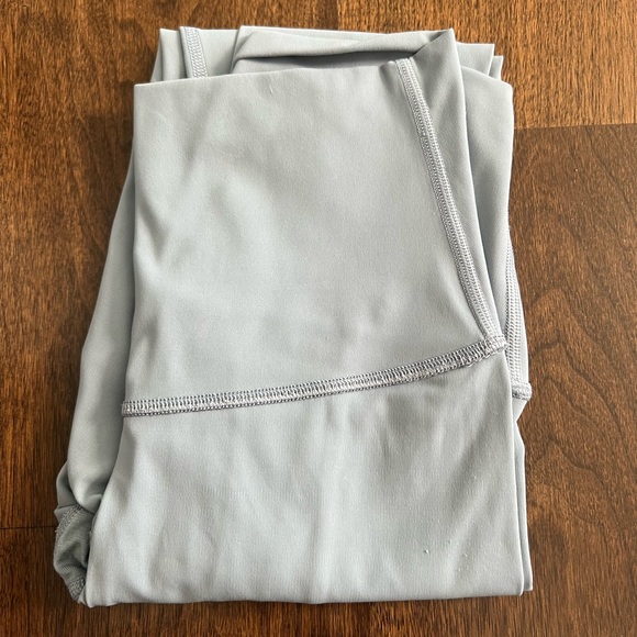 Wunder Train Scalloped Hem High Rise Crop ‘23 - Picture 6 of 9